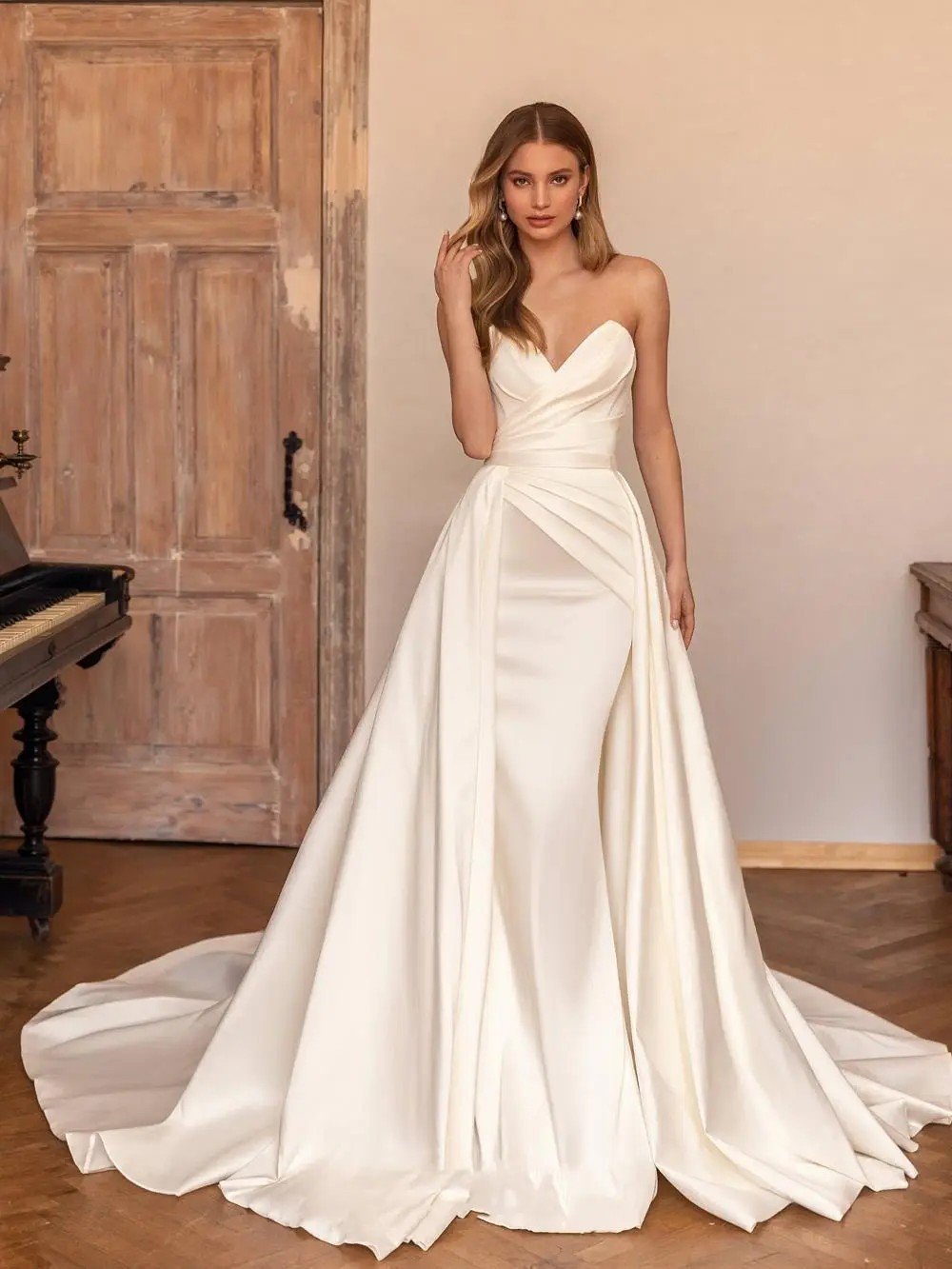 New Deep V-Neck Satin Wedding Dress with Figure-Flattering Mermaid Silhouette & Detachable Train - Perfect for Garden Weddings